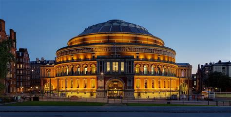  Royal Albert Hall: สัมผัสความยิ่งใหญ่ของสถาปัตยกรรมวิクトอเรีย และดนตรีคลาสสิกที่ hauntingly beautiful